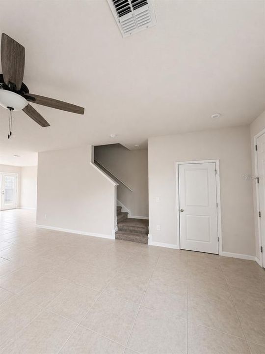 Active With Contract: $2,800 (3 beds, 2 baths, 1560 Square Feet)