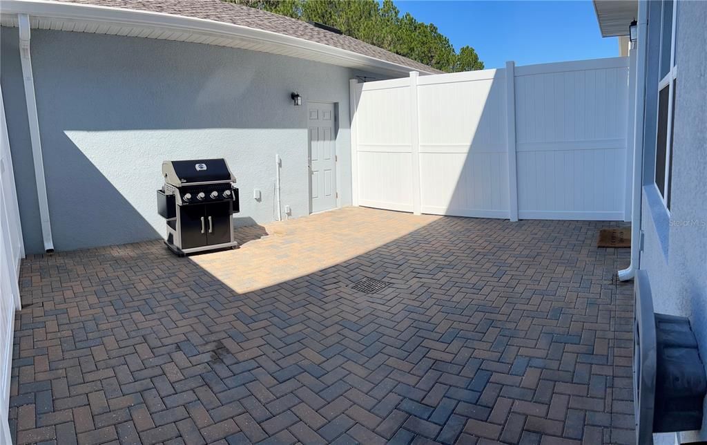 Active With Contract: $2,800 (3 beds, 2 baths, 1560 Square Feet)