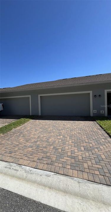 Active With Contract: $2,800 (3 beds, 2 baths, 1560 Square Feet)
