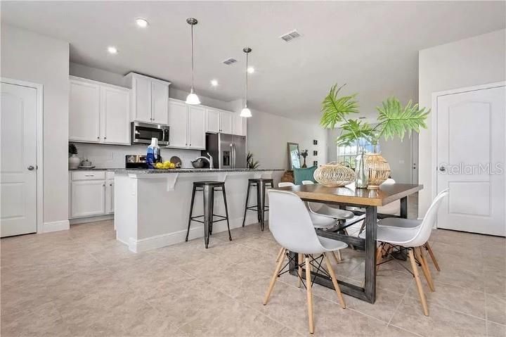 Active With Contract: $2,800 (3 beds, 2 baths, 1560 Square Feet)