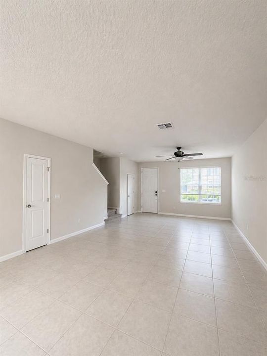 Active With Contract: $2,800 (3 beds, 2 baths, 1560 Square Feet)