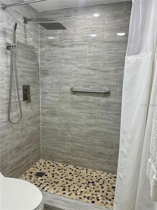 For Rent: $3,200 (2 beds, 2 baths, 1275 Square Feet)