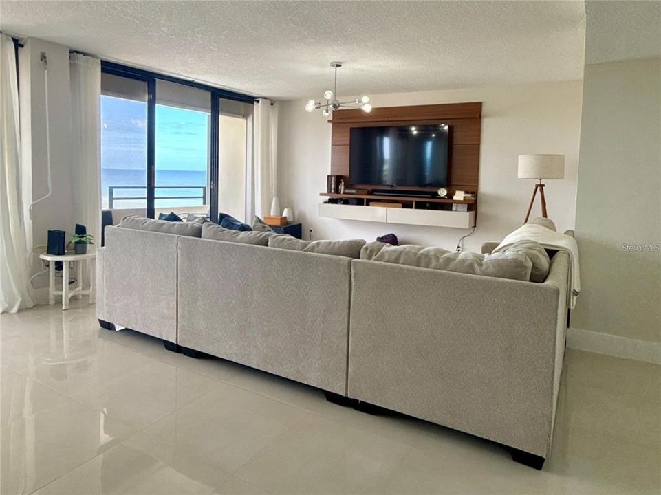 For Rent: $3,200 (2 beds, 2 baths, 1275 Square Feet)