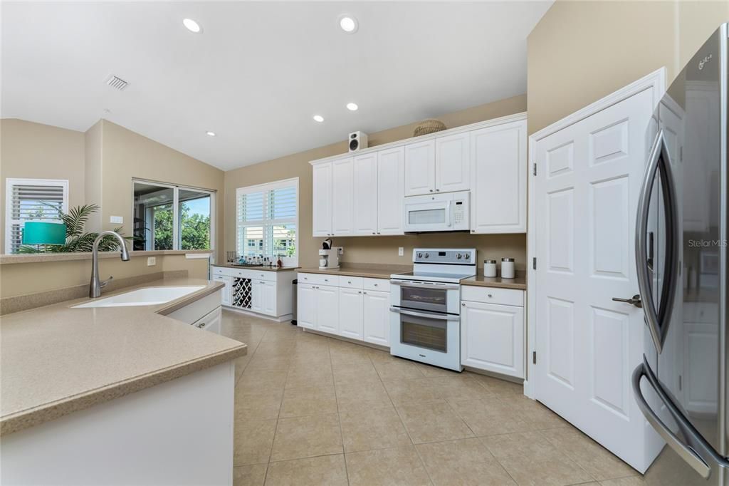 For Sale: $499,000 (3 beds, 2 baths, 2293 Square Feet)