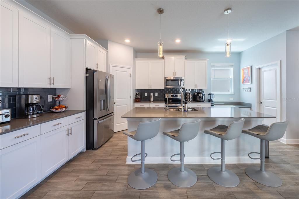 Active With Contract: $549,000 (5 beds, 3 baths, 2638 Square Feet)