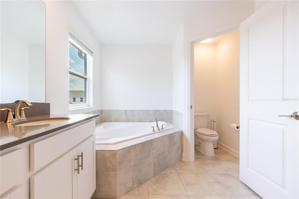 Active With Contract: $549,000 (5 beds, 3 baths, 2638 Square Feet)