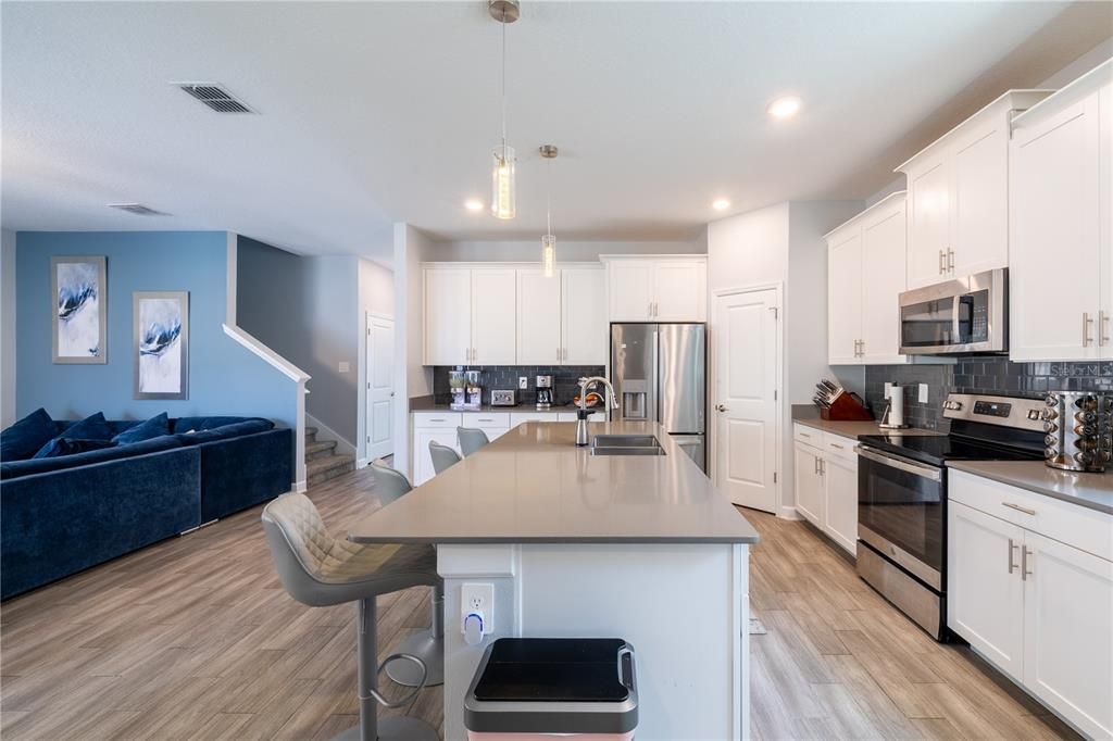 Active With Contract: $549,000 (5 beds, 3 baths, 2638 Square Feet)