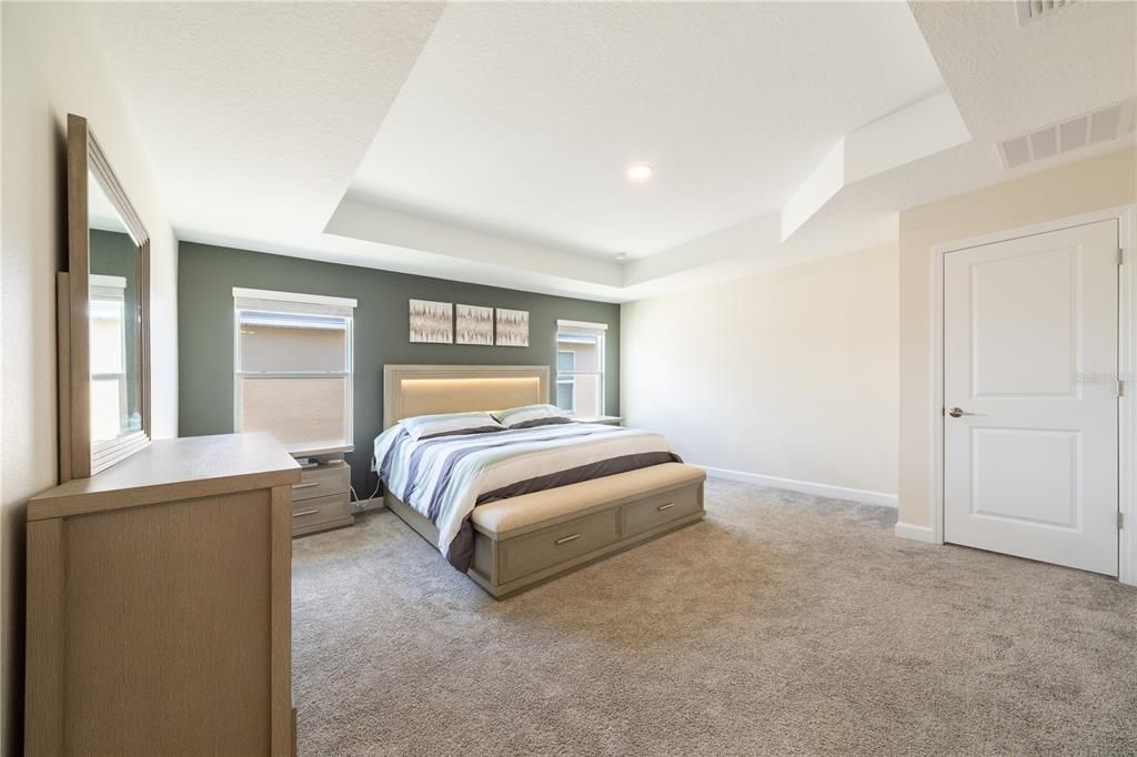 Active With Contract: $549,000 (5 beds, 3 baths, 2638 Square Feet)