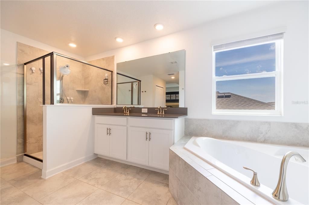 Active With Contract: $549,000 (5 beds, 3 baths, 2638 Square Feet)