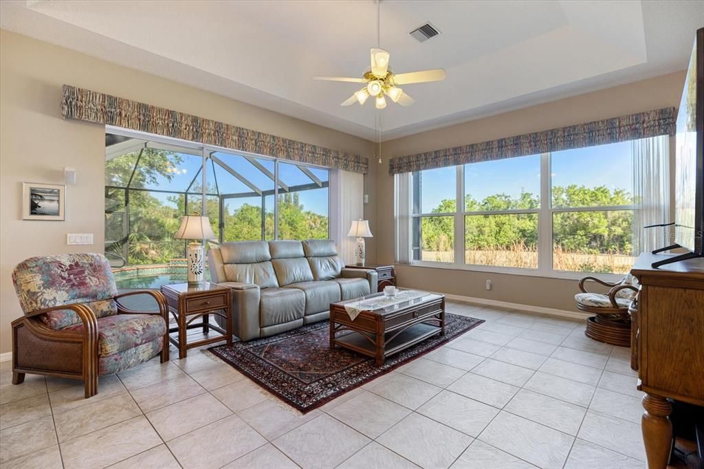 Под контрактом: $650,000 (3 спален, 2 ванн, 2282 Квадратных фут)