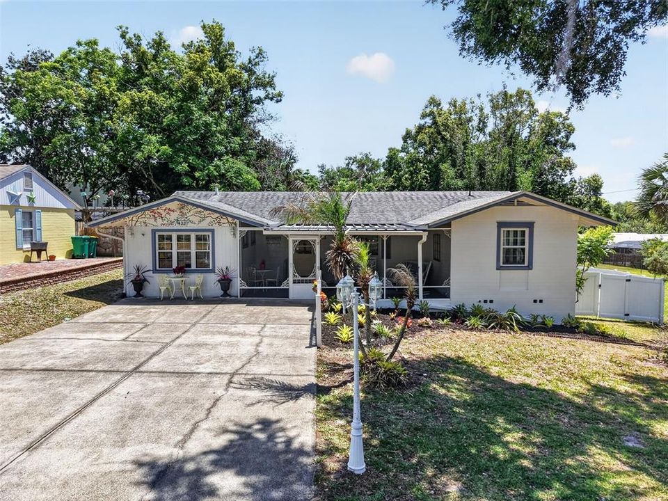 Active With Contract: $399,900 (3 beds, 2 baths, 1440 Square Feet)