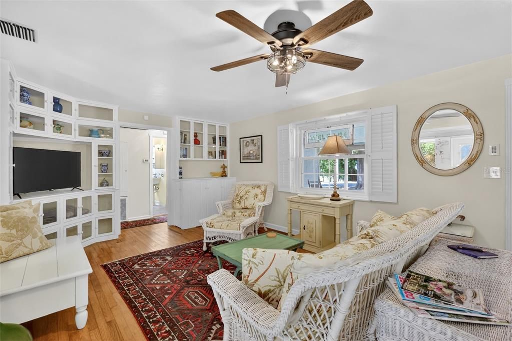 Active With Contract: $399,900 (3 beds, 2 baths, 1440 Square Feet)