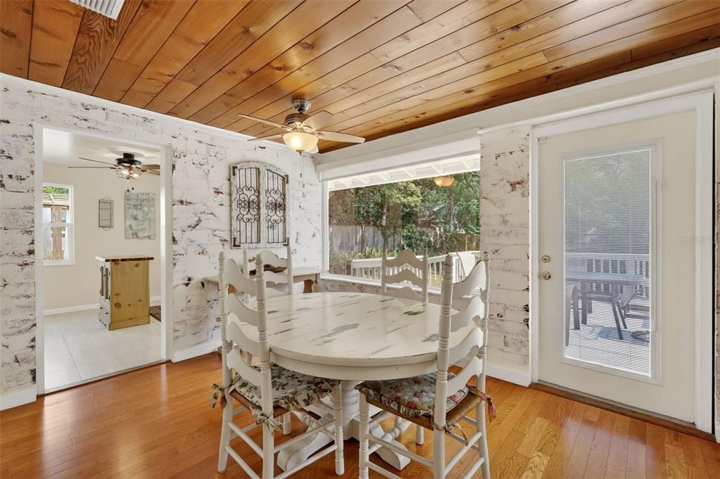 Active With Contract: $399,900 (3 beds, 2 baths, 1440 Square Feet)