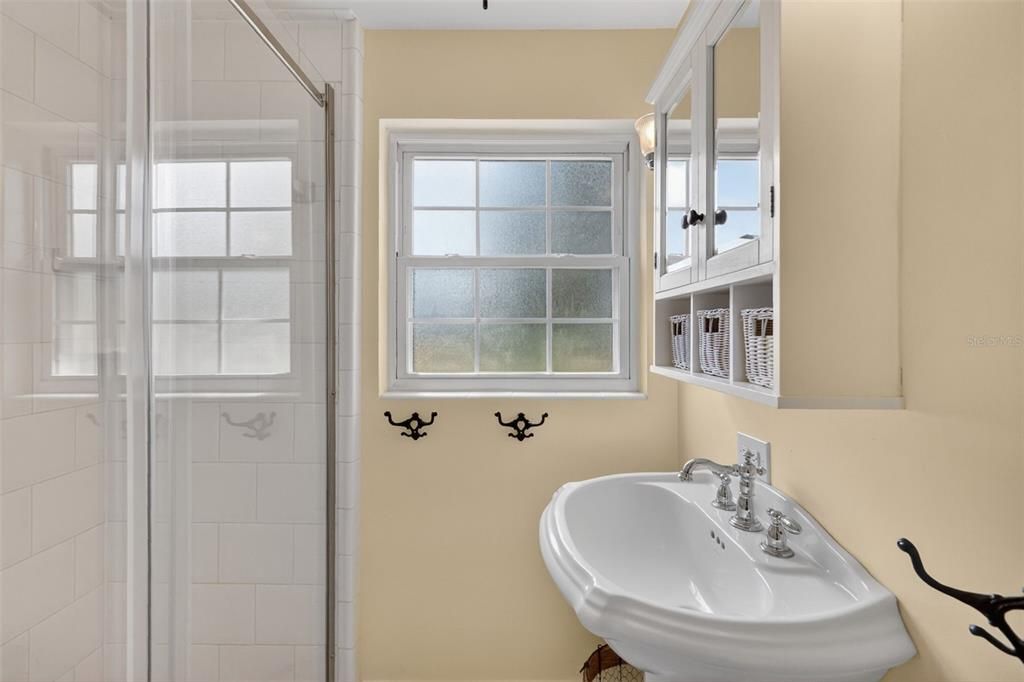 Active With Contract: $399,900 (3 beds, 2 baths, 1440 Square Feet)