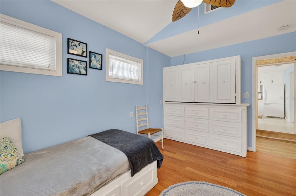 Active With Contract: $399,900 (3 beds, 2 baths, 1440 Square Feet)