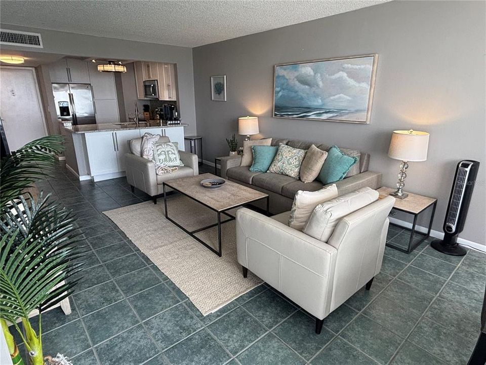 Active With Contract: $249,900 (1 beds, 1 baths, 780 Square Feet)