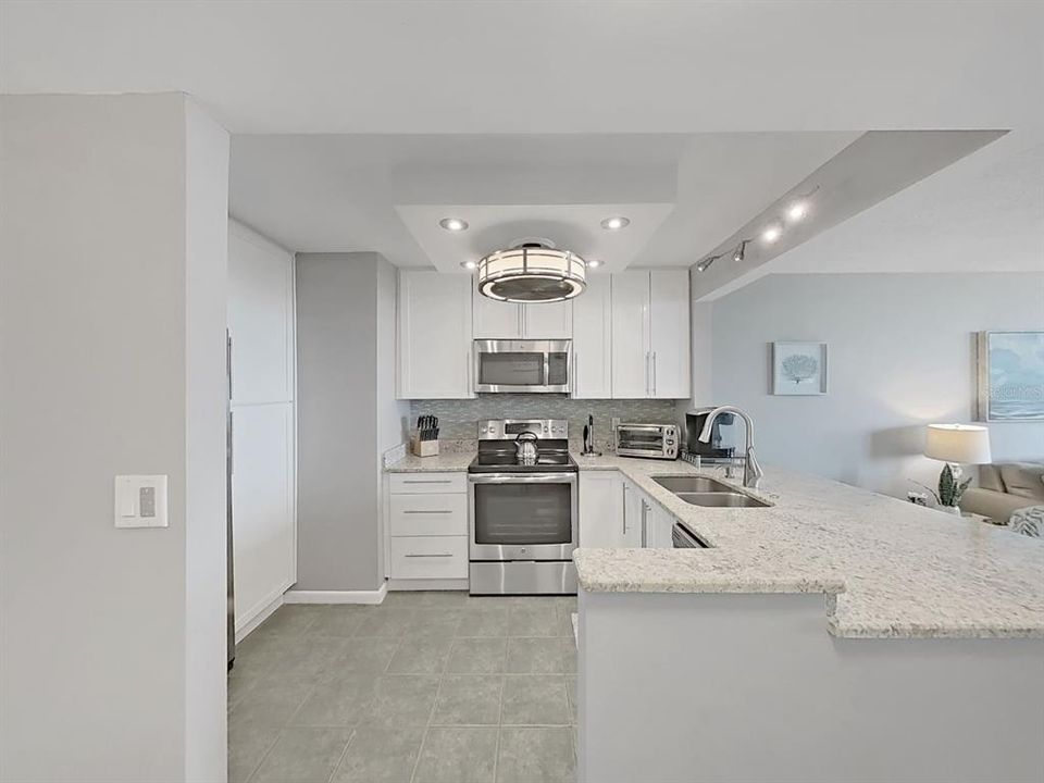 Active With Contract: $249,900 (1 beds, 1 baths, 780 Square Feet)