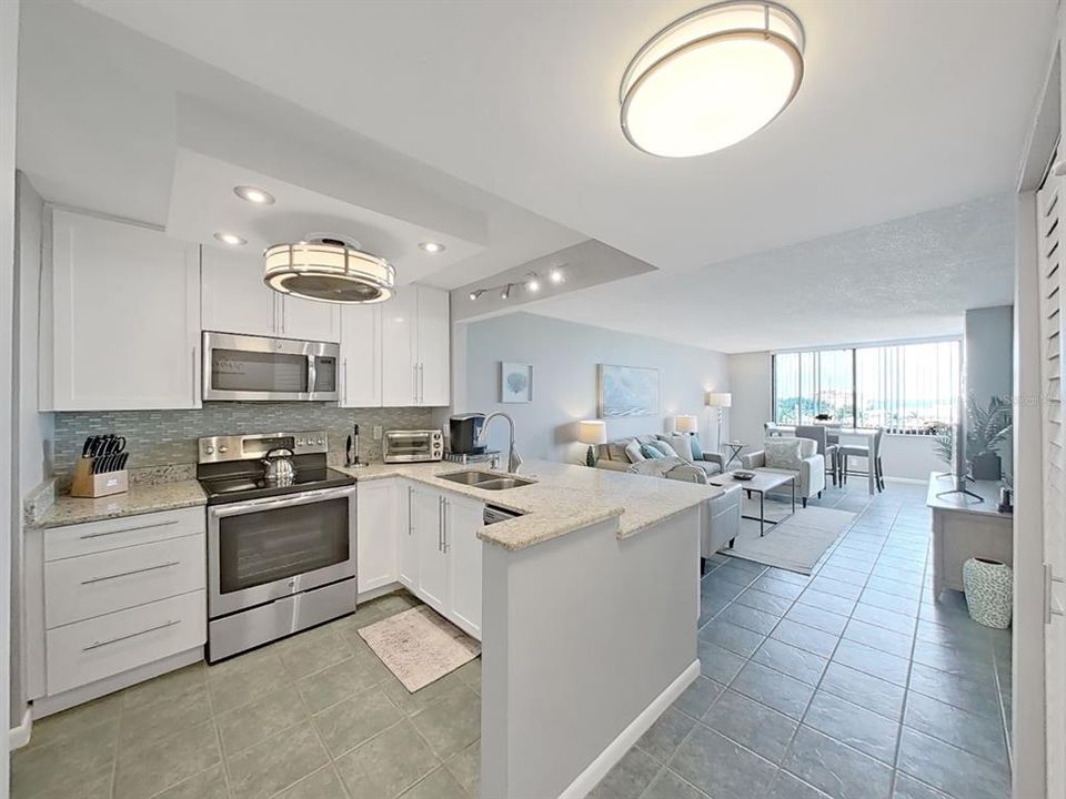 Active With Contract: $249,900 (1 beds, 1 baths, 780 Square Feet)