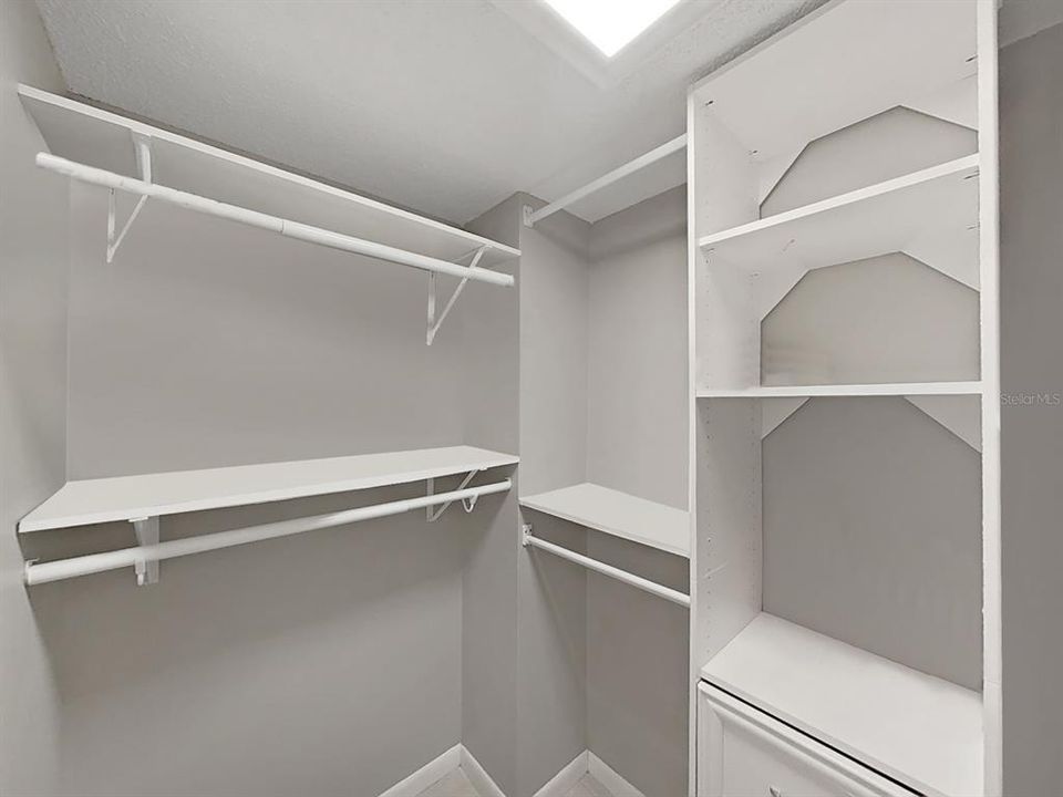 Active With Contract: $249,900 (1 beds, 1 baths, 780 Square Feet)