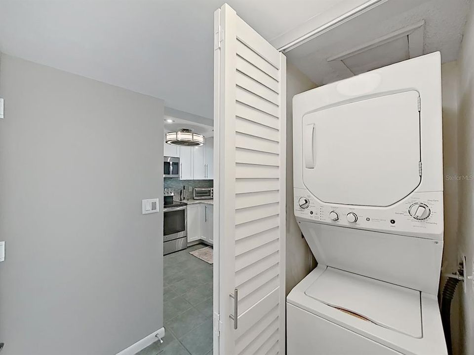 Active With Contract: $249,900 (1 beds, 1 baths, 780 Square Feet)