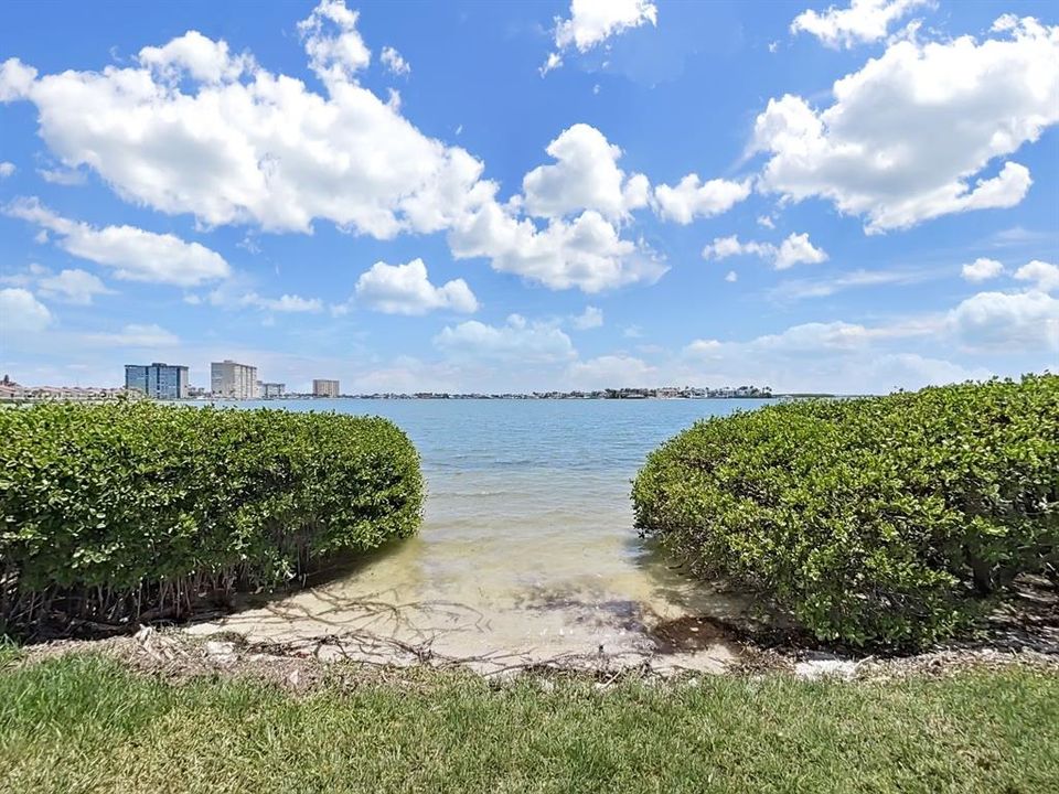 Active With Contract: $249,900 (1 beds, 1 baths, 780 Square Feet)