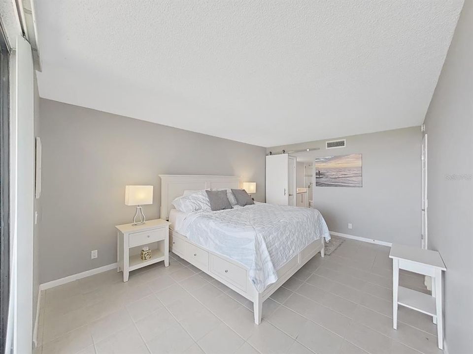 Active With Contract: $249,900 (1 beds, 1 baths, 780 Square Feet)