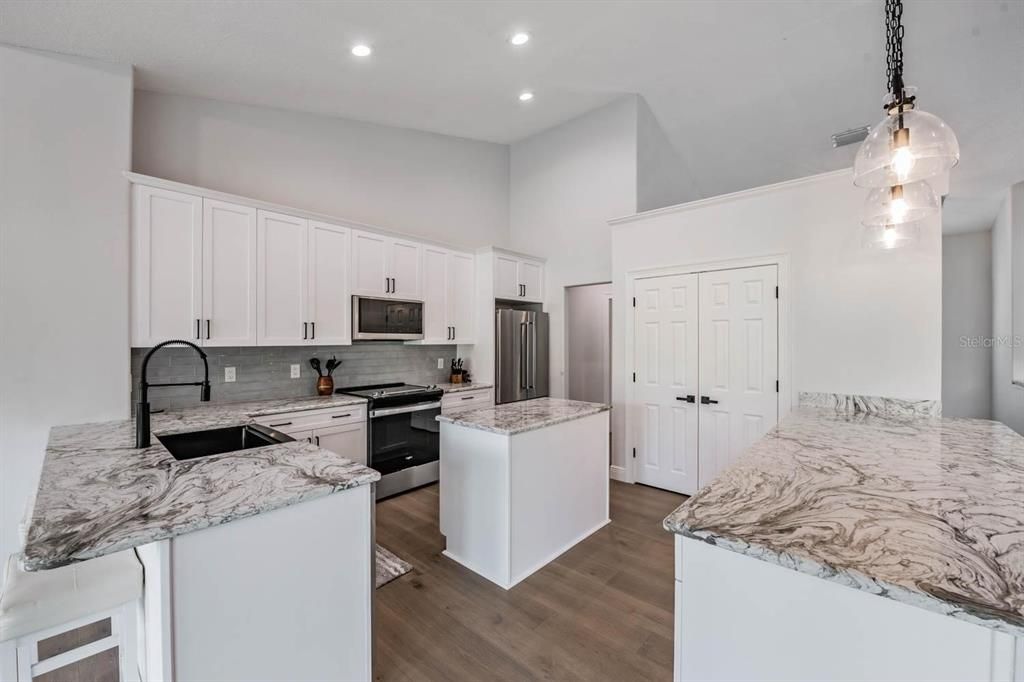 For Sale: $999,000 (3 beds, 3 baths, 2363 Square Feet)