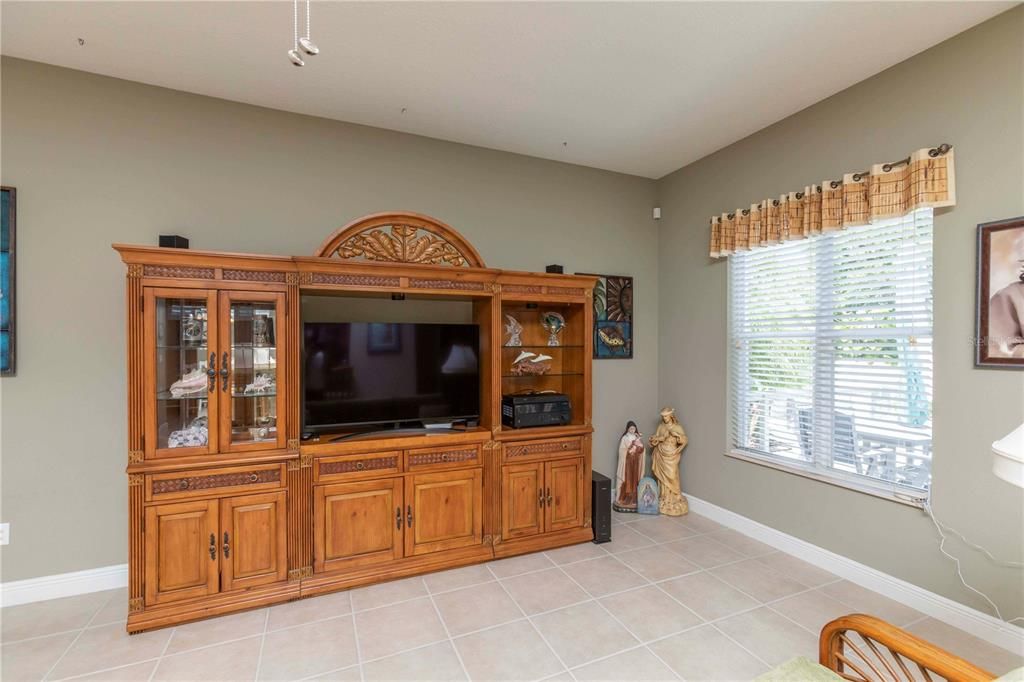 For Sale: $510,000 (4 beds, 2 baths, 2472 Square Feet)