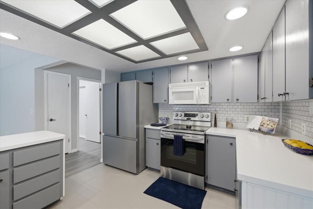 Active With Contract: $349,900 (3 beds, 2 baths, 2060 Square Feet)