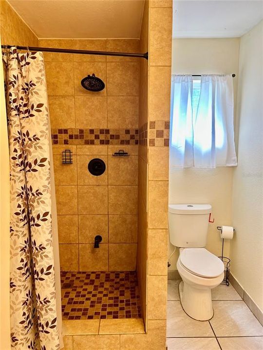 На продажу: $240,000 (4 спален, 2 ванн, 1248 Квадратных фут)