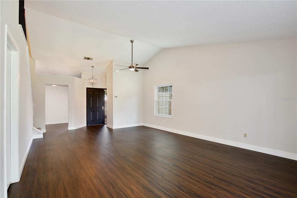 For Sale: $365,000 (3 beds, 2 baths, 1384 Square Feet)