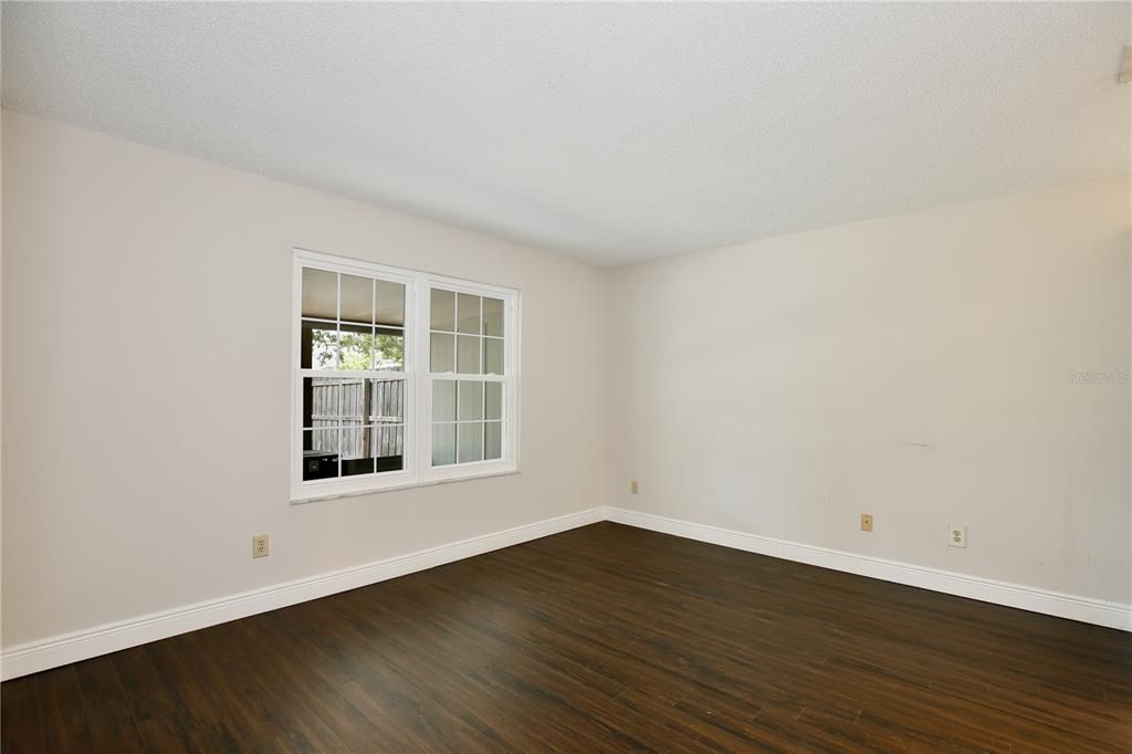 For Sale: $365,000 (3 beds, 2 baths, 1384 Square Feet)