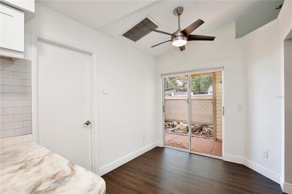 For Sale: $365,000 (3 beds, 2 baths, 1384 Square Feet)