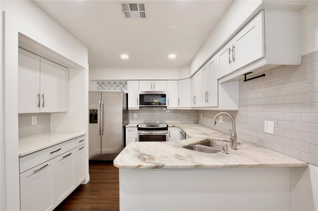 For Sale: $365,000 (3 beds, 2 baths, 1384 Square Feet)