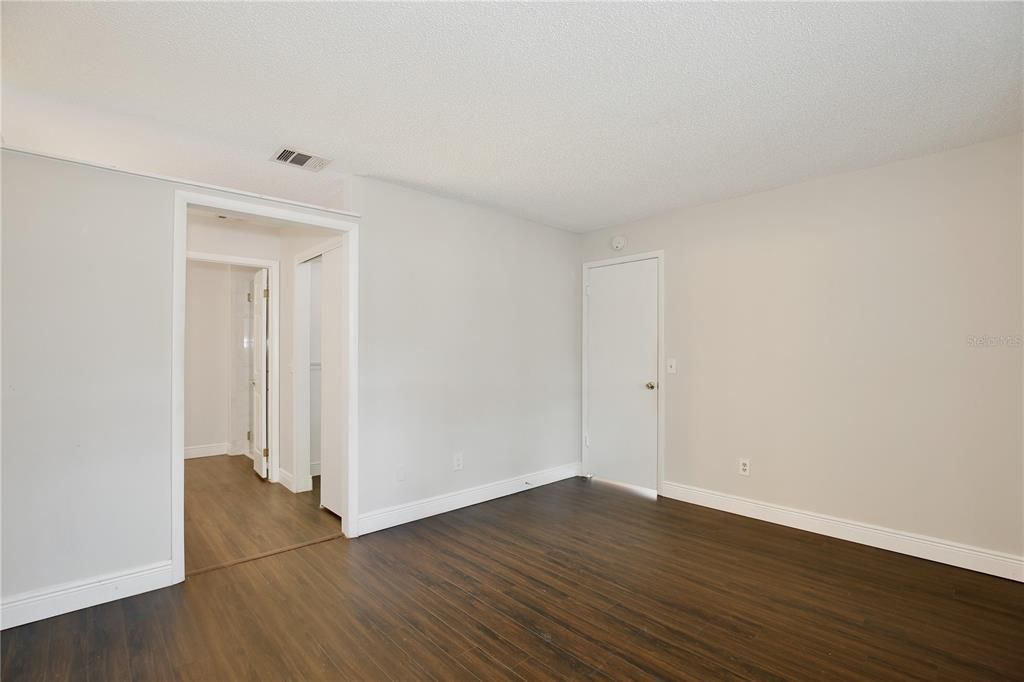 For Sale: $365,000 (3 beds, 2 baths, 1384 Square Feet)