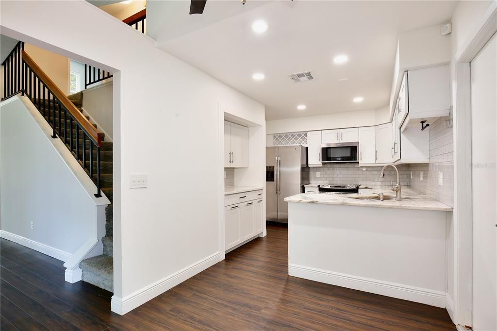 For Sale: $365,000 (3 beds, 2 baths, 1384 Square Feet)
