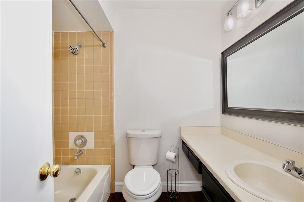 For Sale: $365,000 (3 beds, 2 baths, 1384 Square Feet)