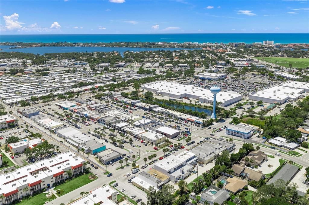 Под контрактом: $529,000 (2 спален, 2 ванн, 1630 Квадратных фут)