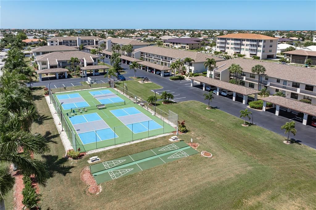 Active With Contract: $279,900 (2 beds, 2 baths, 1111 Square Feet)