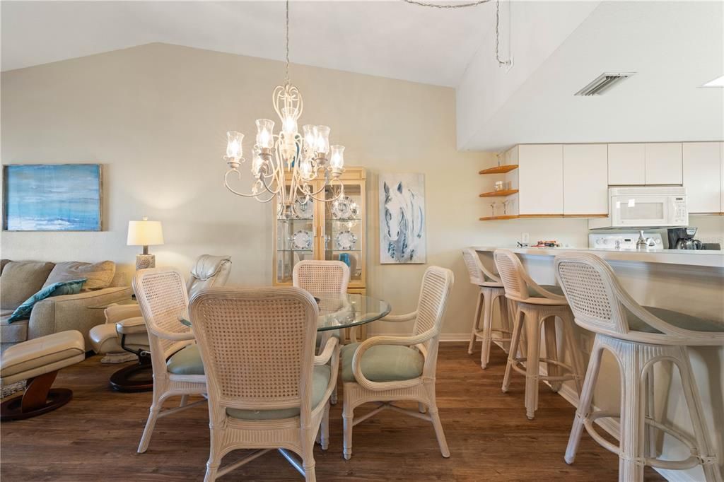 Active With Contract: $279,900 (2 beds, 2 baths, 1111 Square Feet)