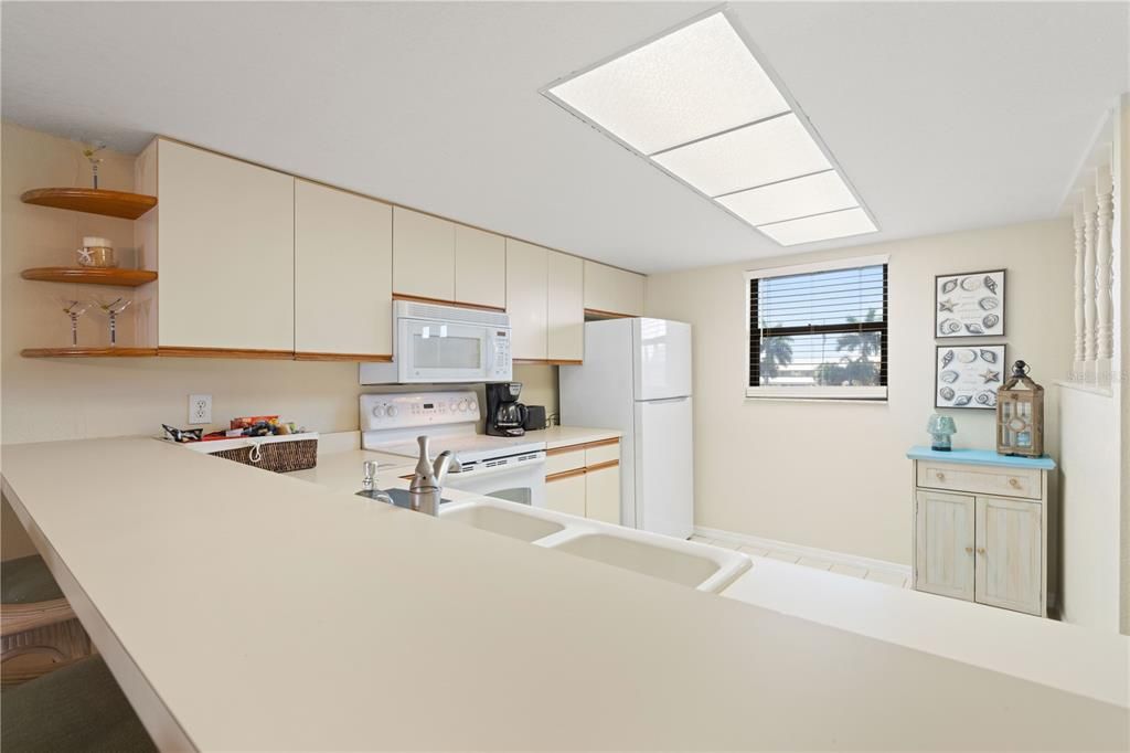 Active With Contract: $279,900 (2 beds, 2 baths, 1111 Square Feet)