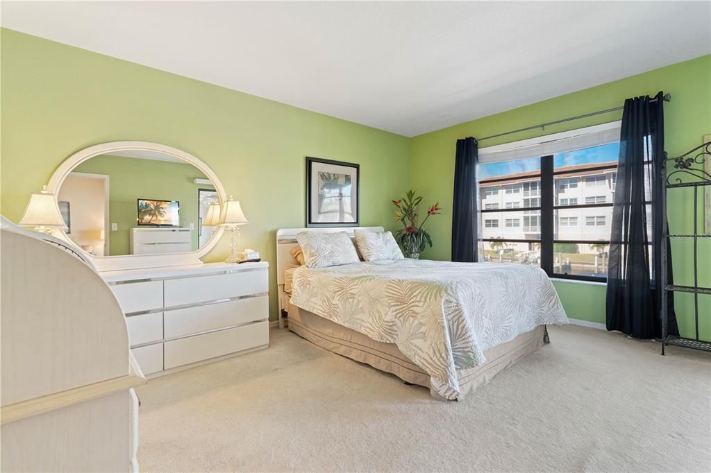 Active With Contract: $279,900 (2 beds, 2 baths, 1111 Square Feet)
