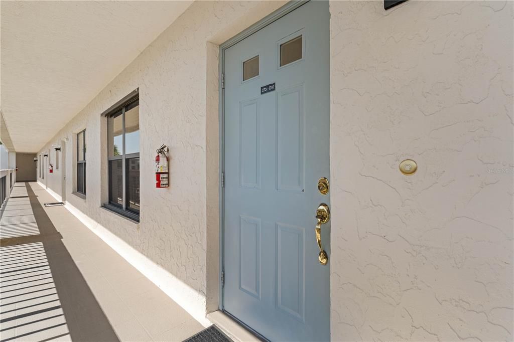 Active With Contract: $279,900 (2 beds, 2 baths, 1111 Square Feet)