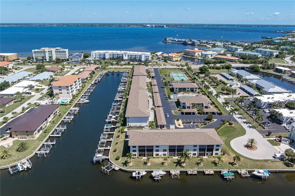 Active With Contract: $279,900 (2 beds, 2 baths, 1111 Square Feet)