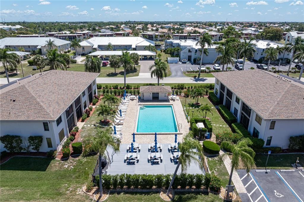 Active With Contract: $279,900 (2 beds, 2 baths, 1111 Square Feet)