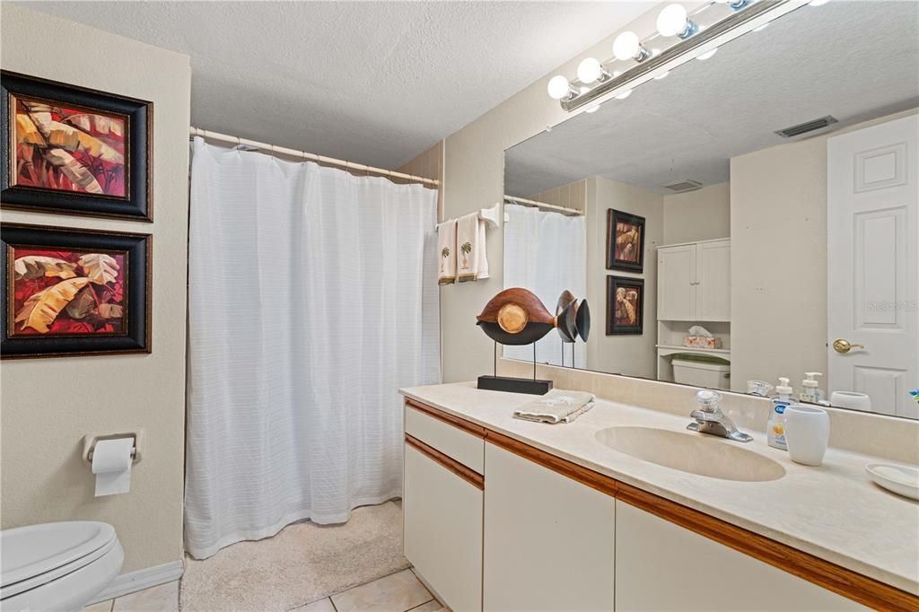 Active With Contract: $279,900 (2 beds, 2 baths, 1111 Square Feet)
