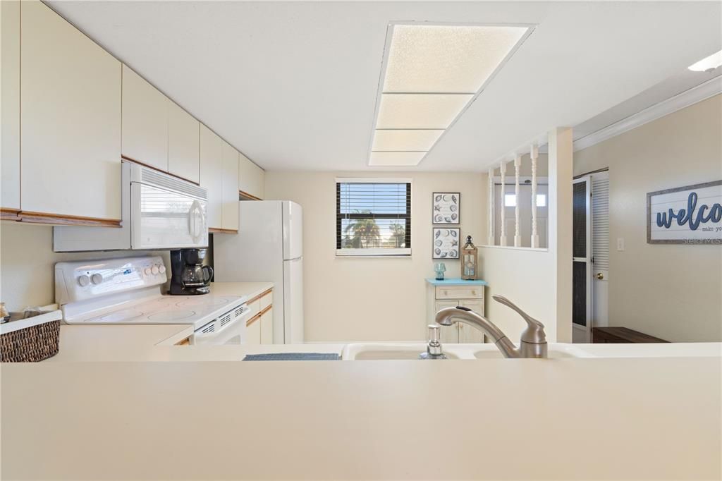 Active With Contract: $279,900 (2 beds, 2 baths, 1111 Square Feet)