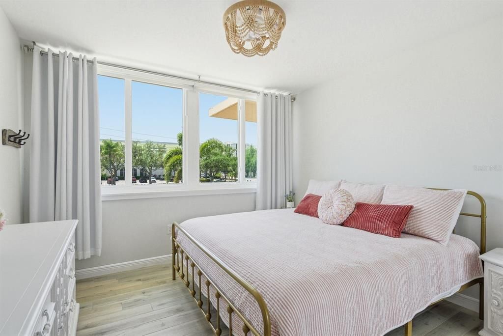 En Venta: $575,000 (2 camas, 2 baños, 1370 Pies cuadrados)