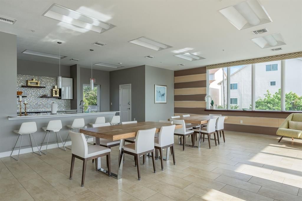 En Venta: $575,000 (2 camas, 2 baños, 1370 Pies cuadrados)