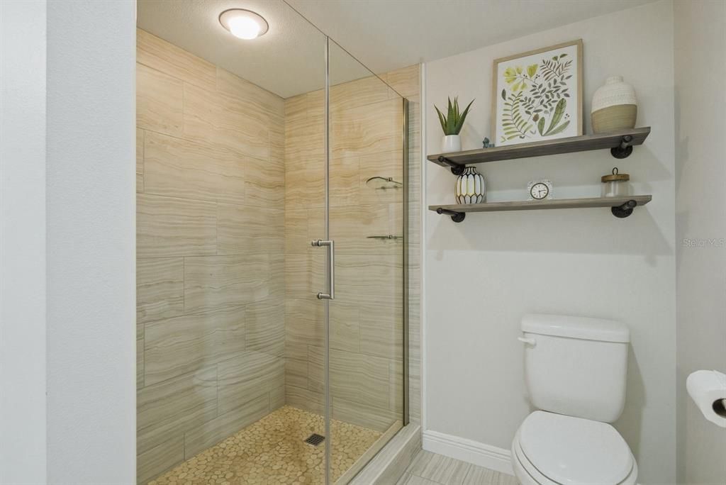 En Venta: $575,000 (2 camas, 2 baños, 1370 Pies cuadrados)